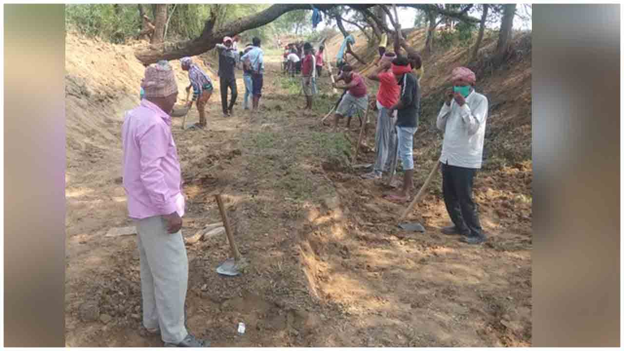Agricultural labourers get works under MNREGA in Bihar during Covid_19 Lockdown 