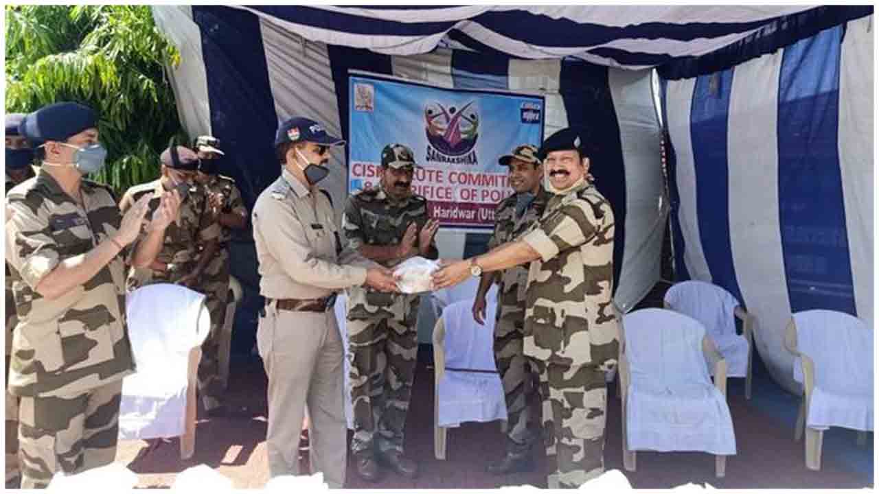 CISF personnel of BHEL Haridwar UP distributed fruits, juice packets, and other refreshment items to all Coronaworriers of Ranipur Police Station  