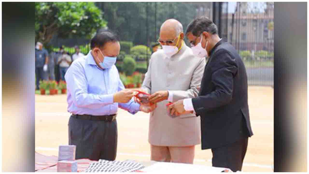President of India flags off 9 trucks carrying Indian Red Cross relief supplies including COVID19 protection items for flood-affected Assam, Bihar & Uttar Pradesh, in presence of Health Minister Dr. Harsh Vardhan .