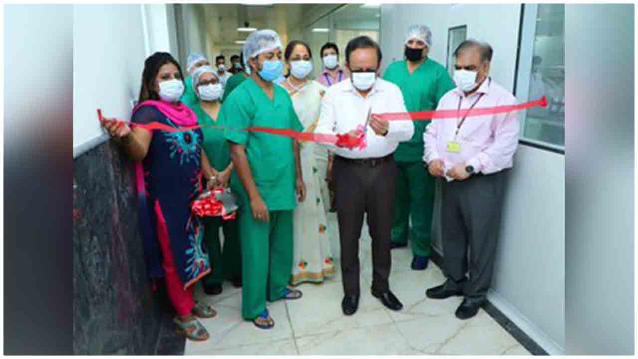 Union Health Minister Dr. Harsh Vardhan  dedicates COBAS 6800 testing machine to the nation  